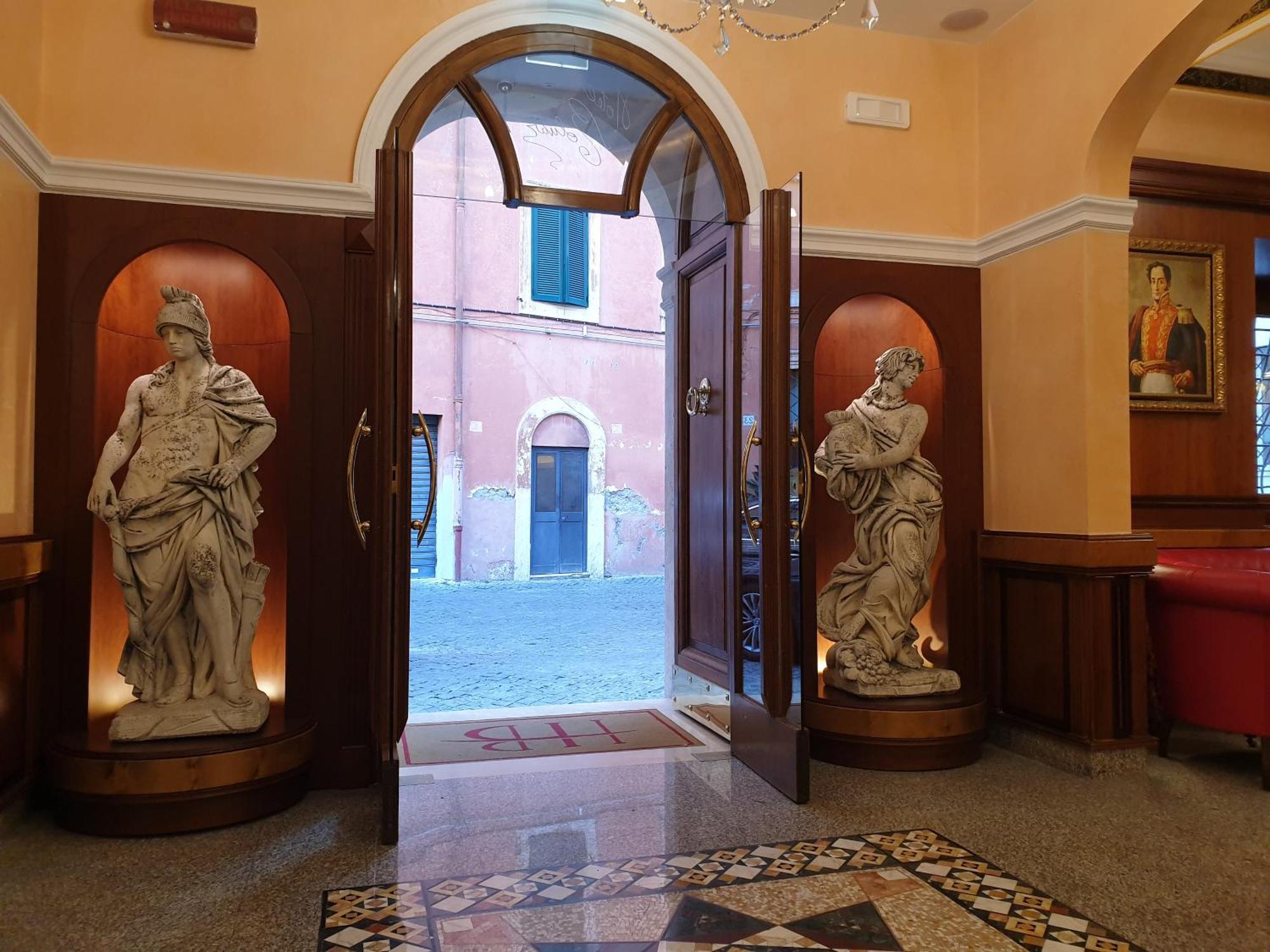Hotel Bolivar — Foto 1